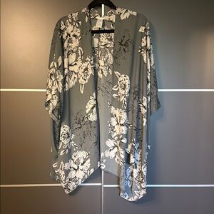 Maurices Black and White Floral Kimono
